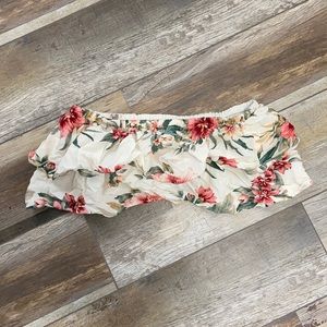 American Eagle top. Cream and floral colored. Never been worn